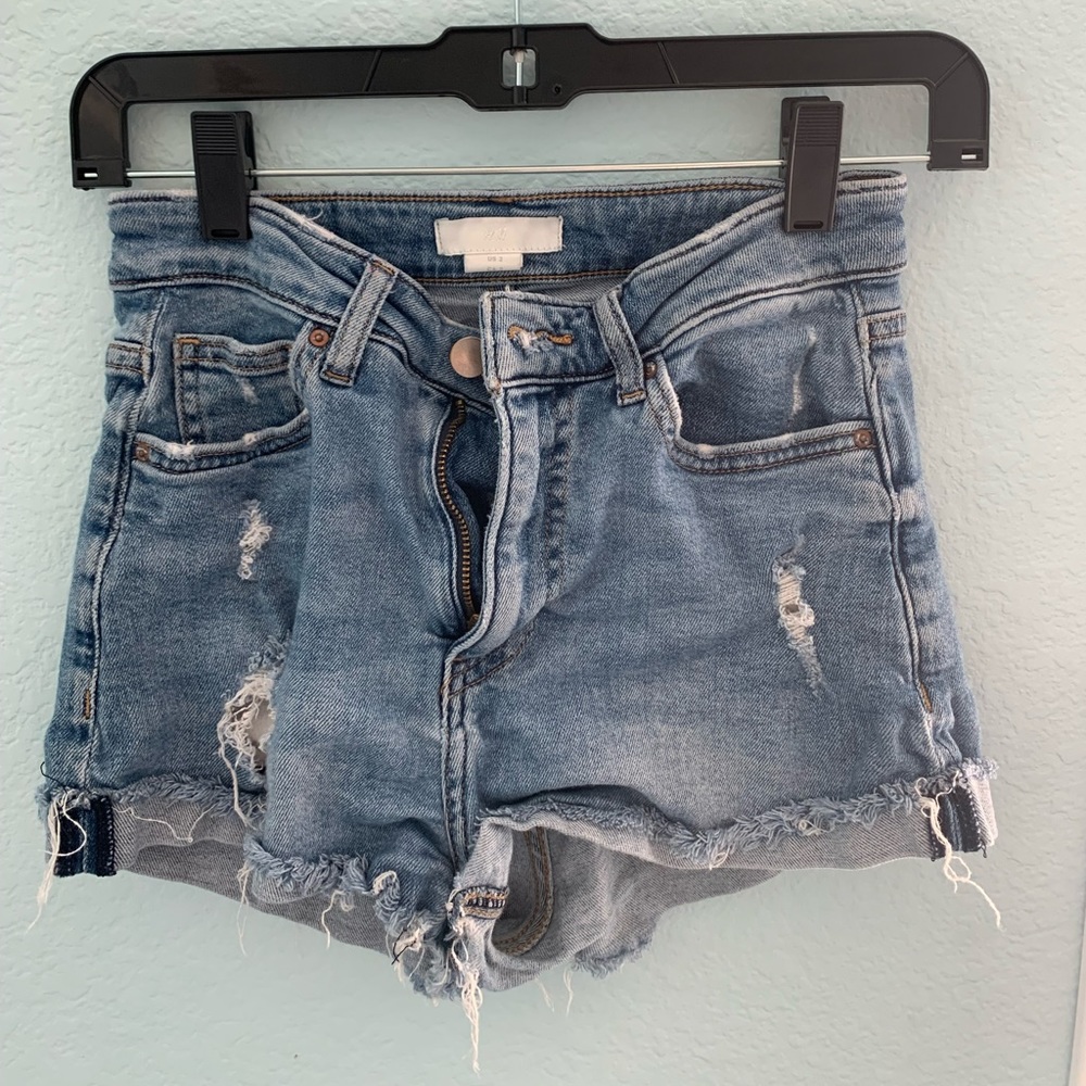 H&M women’s denim shorts